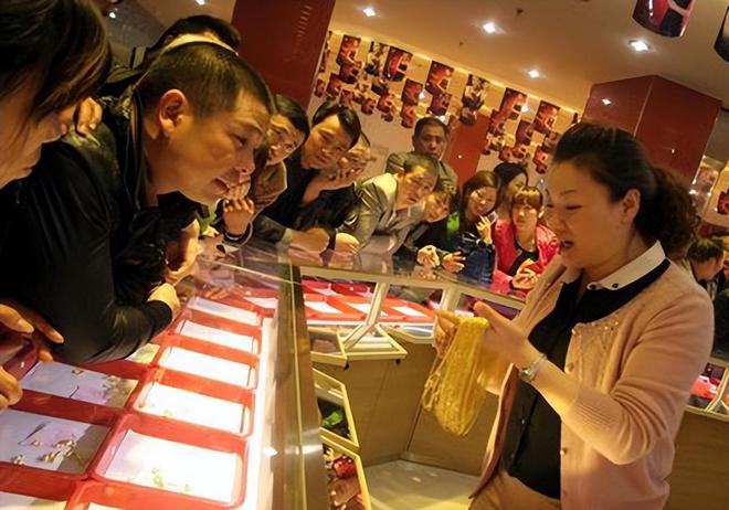 金价翻3倍三金成难题不是不想是结不起瓦力游戏app难怪大家不结婚！5年(图10)