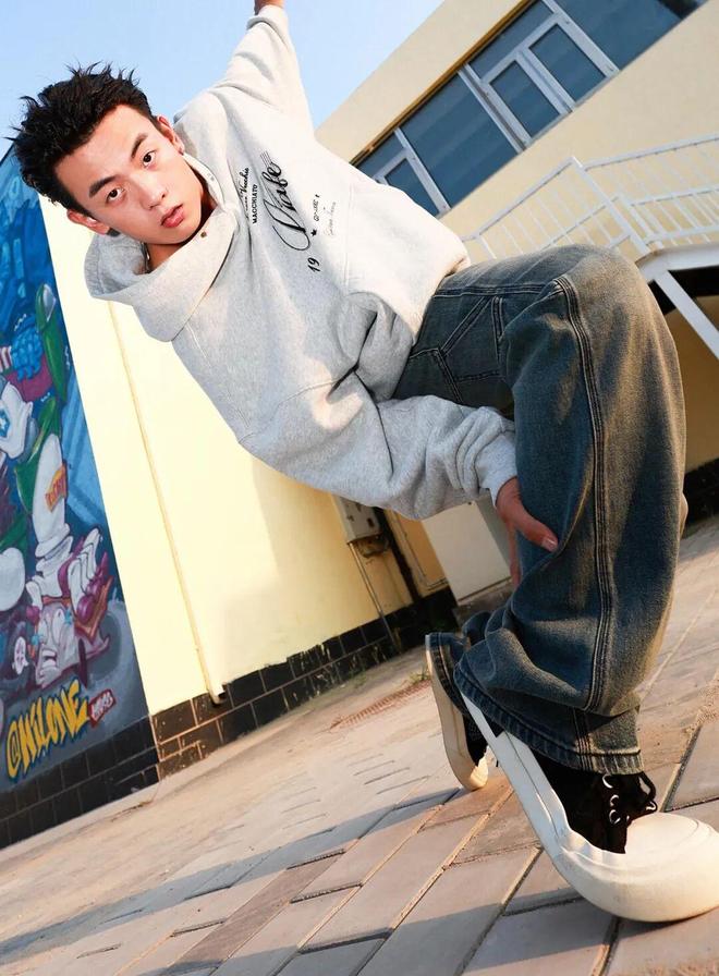 去？先来场头发变形记！瓦力棋牌游戏出片率上不(图3)