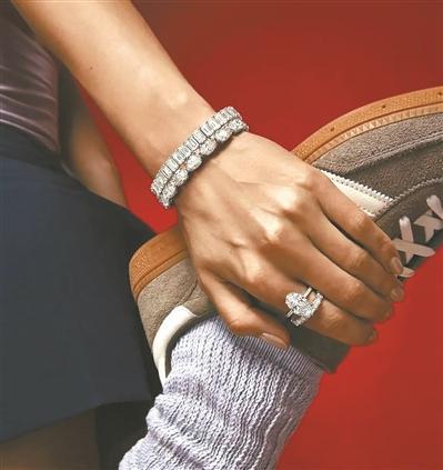 舞台 “运动化”成新风向瓦力棋牌游戏复古珠宝重回(图2)